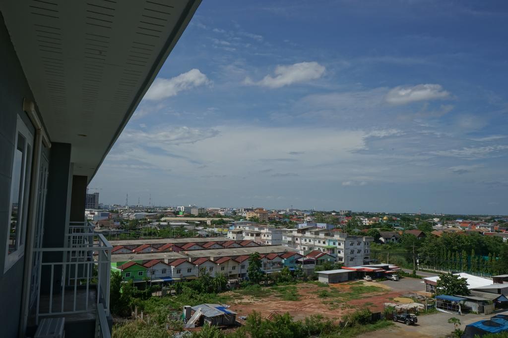 Tai-Shan Suites Ratchaburi Zewnętrze zdjęcie